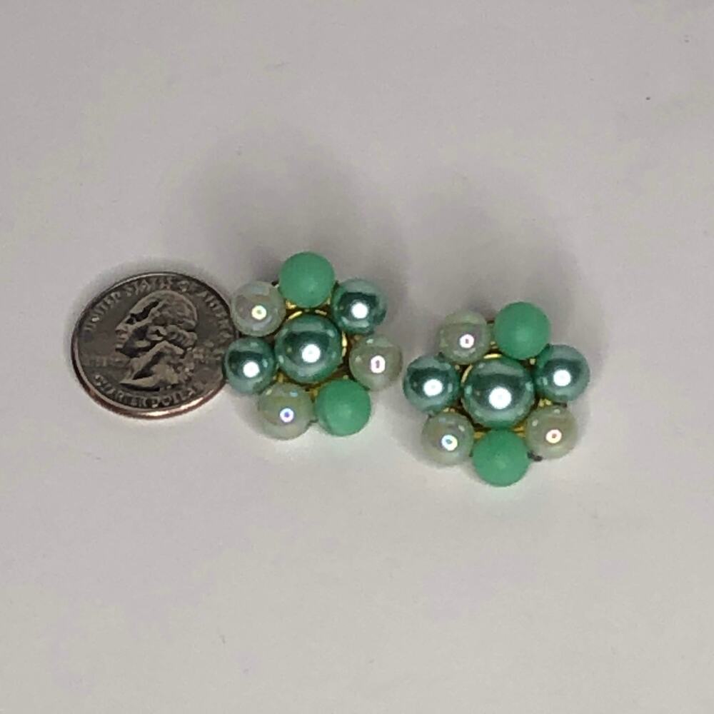 Vintage Jewelry Green Necklace & Clip On Earring Set - Picture 5 of 5